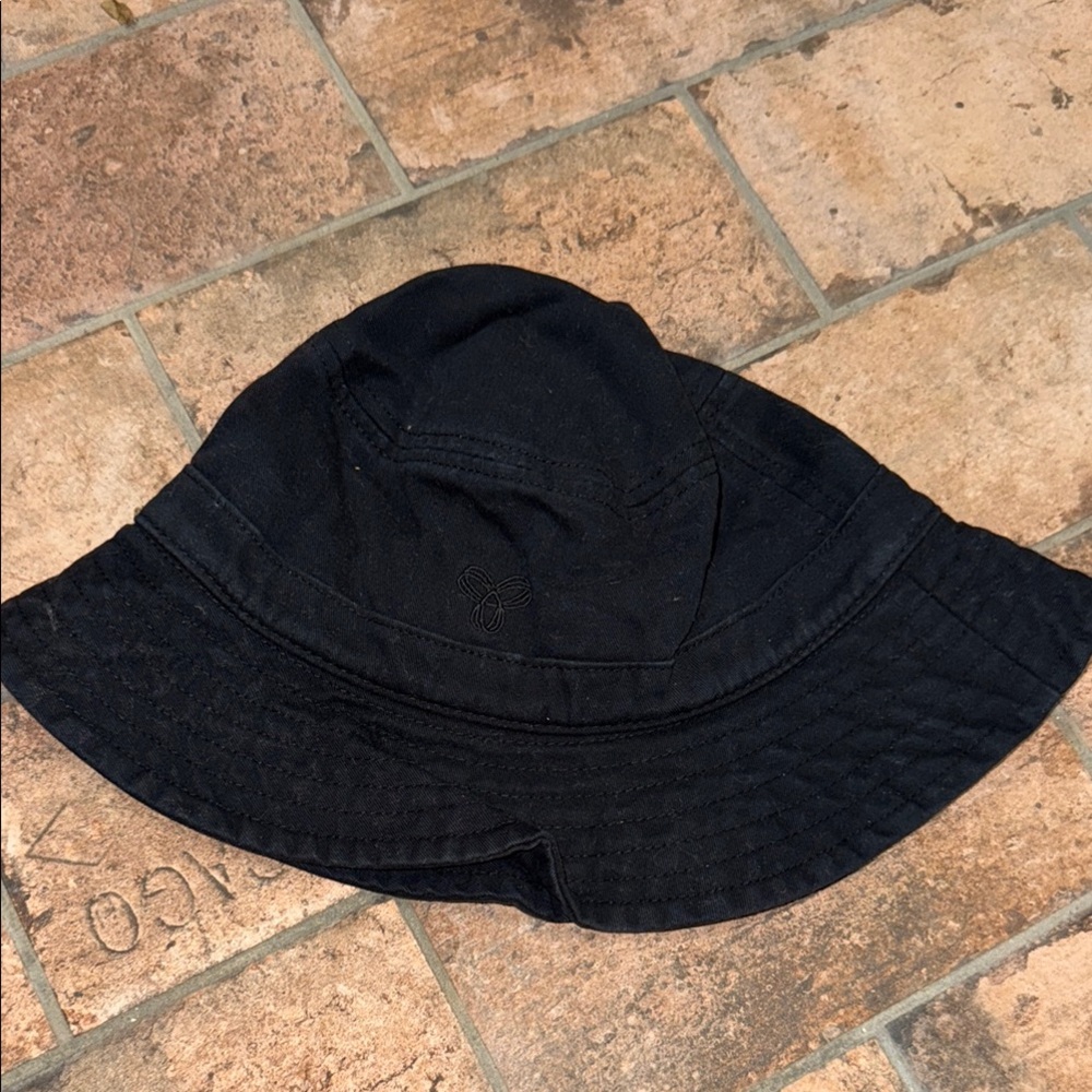 Aritzia TNA Banded Bucket Hat - Picture 4 of 5